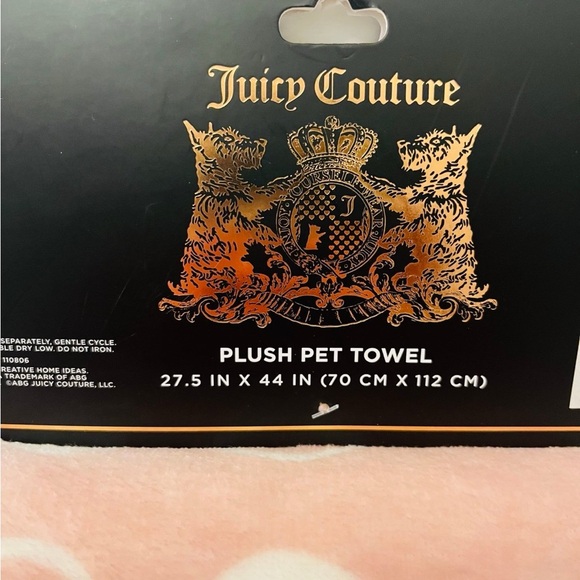 Juicy Couture Juicy Bones Pink and White Plush Pet Towel 27.5" x 44" - Picture 6 of 11
